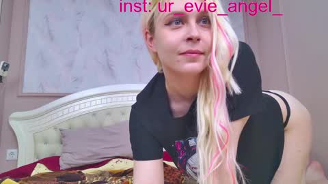 Snapshot of kitty_dora chatting on May 2026 02:44:02 PM Evelyn online show from May 2026 02:44:02 PM
