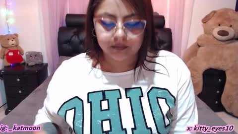 Snapshot of kitty_eyes chatting on February 2026 03:16:01 PM kitty online show from February 2026 03:16:01 PM