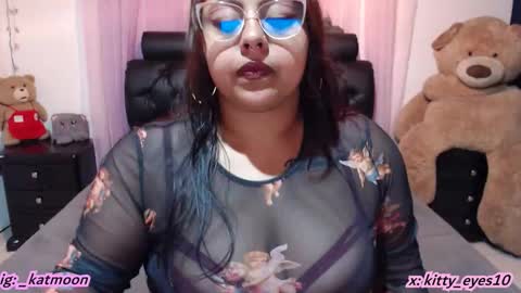 Snapshot of kitty_eyes chatting on February 2026 12:03:01 AM kitty online show from February 2026 12:03:01 AM