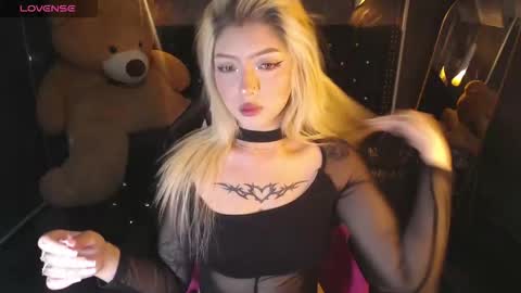 kitty_fox_b online show from March 2026 01:17:01 PM