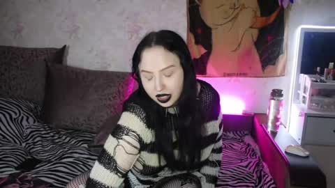 Snapshot of kitty_goth chatting on June 2026 09:16:02 PM Hey Im Ellie if you like me and like my show give me a thumbs up hehe online show from June 2026 09:16:02 PM