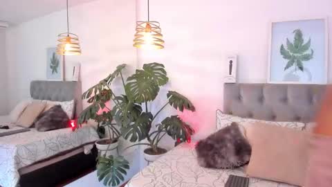 Kitty online show from November 2025 09:08:01 PM