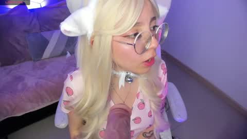 Snapshot of kitty_patitas_suavess chatting on May 2026 03:22:02 AM Kitty online show from May 2026 03:22:02 AM