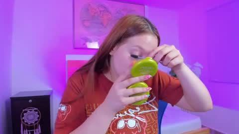 Snapshot of kitty_sweeety_ chatting on April 2026 12:33:01 PM K I T T Y online show from April 2026 12:33:01 PM