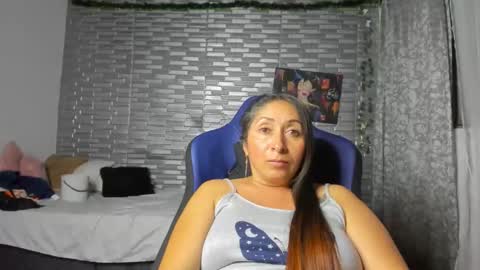 Snapshot of kitty_violet_ chatting on April 2026 04:30:01 AM violet online show from April 2026 04:30:01 AM