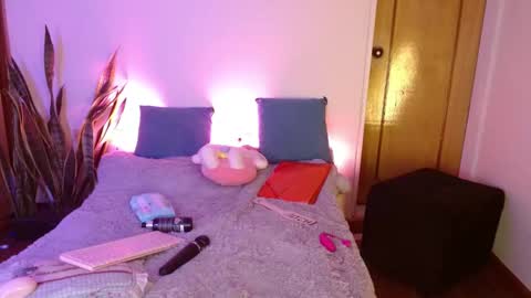 Snapshot of kittycatw chatting on September 2025 06:05:02 AM LAURA help me reach 100likes online show from September 2025 06:05:02 AM