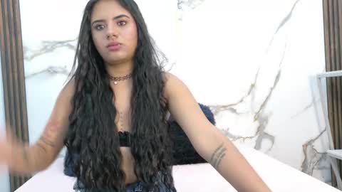 Snapshot of kittyhayes chatting on June 2026 08:43:01 PM online show from June 2026 08:43:01 PM