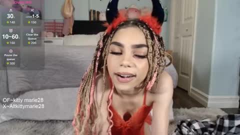 Snapshot of kittymarie28 chatting on October 2025 01:28:02 AM kitty online show from October 2025 01:28:02 AM