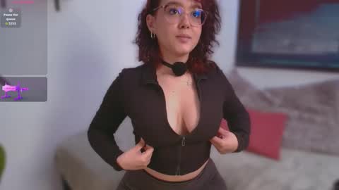 Snapshot of kittysophie_ chatting on May 2026 01:27:02 PM Sophie online show from May 2026 01:27:02 PM