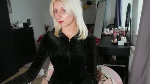 kittysxkat online show from November 2025 12:16:02 PM