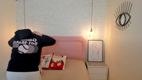  K I T T  Y  online show from December 2025 12:24:02 PM