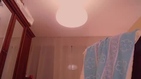 kittyxox1 online show from April 2026 07:18:02 PM