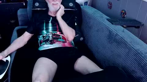 kiveuxmakeu online show from March 2026 11:13:01 PM