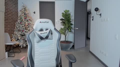 Christina online show from December 2024 02:12:01 PM