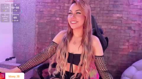 Snapshot of kloey_hoot chatting on September 2025 08:46:01 PM Kloey online show from September 2025 08:46:01 PM