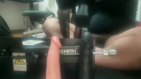 kmkmkmkm00 online show from April 2026 01:05:01 PM