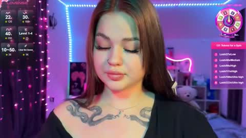 Mia online show from November 2025 11:08:02 PM