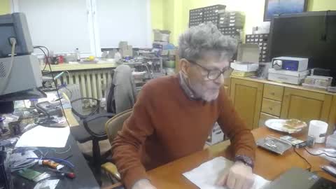 Snapshot of korek24hot chatting on December 2025 03:50:02 PM Korek online show from December 2025 03:50:02 PM