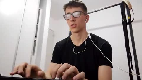 Facu online show from December 2025 03:39:01 PM