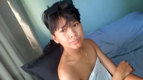 Snapshot of krimpie_xx chatting on July 2026 07:23:02 AM krimpie_xx online show from July 2026 07:23:02 AM