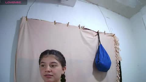 krissone online show from April 2026 09:19:01 PM