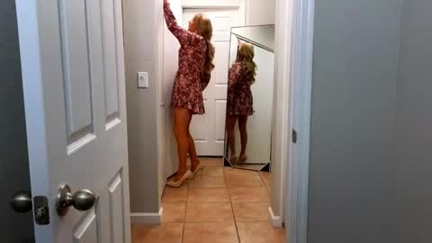 Kristal Mountain online show from October 2025 03:42:02 AM