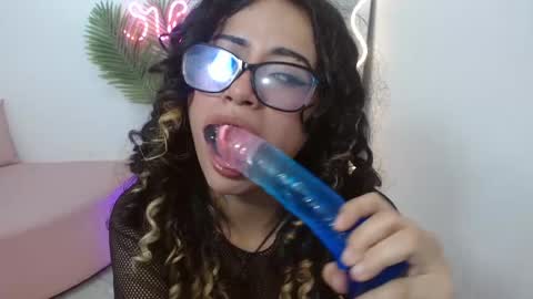 Snapshot of kristen_tay chatting on February 2025 06:15:02 AM kristen_tay online show from February 2025 06:15:02 AM
