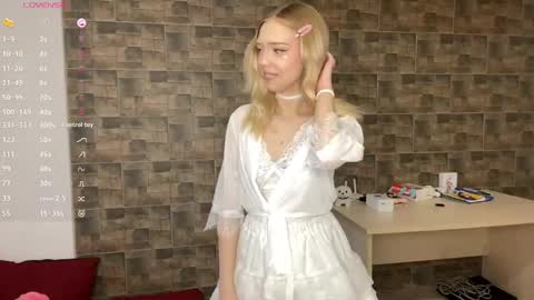 Snapshot of kristiancommes chatting on May 2026 04:56:01 PM Alisa online show from May 2026 04:56:01 PM