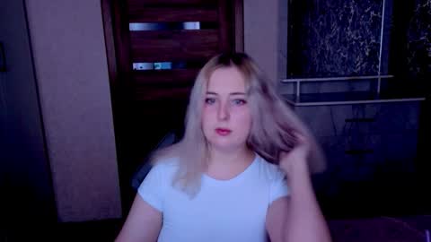 Snapshot of kristy_fran chatting on June 2026 08:14:02 PM Kristy online show from June 2026 08:14:02 PM