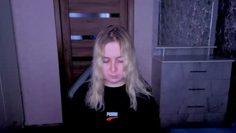 Snapshot of kristy_fran chatting on June 2026 07:07:01 PM Kristy online show from June 2026 07:07:01 PM