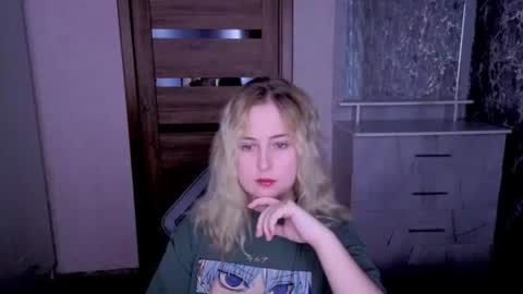 Snapshot of kristy_fran chatting on June 2026 06:11:02 PM Kristy online show from June 2026 06:11:02 PM