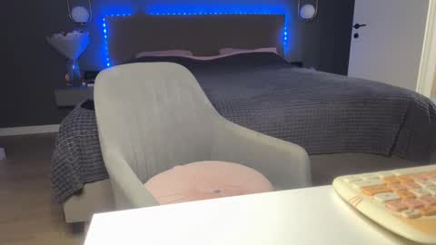 Kristi online show from October 2025 04:12:02 AM