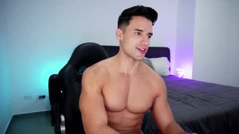 Snapshot of krops_ chatting on February 2025 03:10:02 PM KROPS online show from February 2025 03:10:02 PM