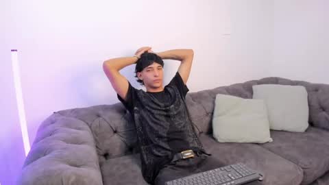 Snapshot of kroywave chatting on May 2026 03:35:02 AM Kroy Wave Muscle Tattoos Latino online show from May 2026 03:35:02 AM