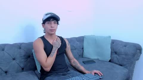 Snapshot of kroywave chatting on June 2026 03:41:02 AM Kroy Wave Muscle Tattoos Latino online show from June 2026 03:41:02 AM
