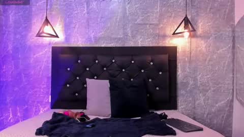 Kystal Taylor online show from October 2025 01:08:02 PM