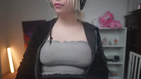 Snapshot of krystalsyxx chatting on January 2025 08:29:01 PM Krystal Syx online show from January 2025 08:29:01 PM