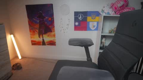 Snapshot of krystalsyxx chatting on March 2025 02:25:02 AM Krystal Syx online show from March 2025 02:25:02 AM