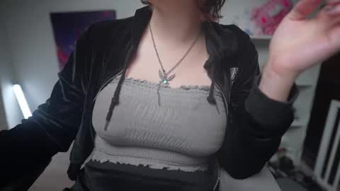 Snapshot of krystalsyxx chatting on March 2025 03:01:01 AM Krystal Syx online show from March 2025 03:01:01 AM