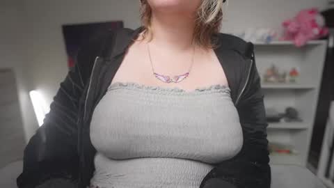 Snapshot of krystalsyxx chatting on September 2025 05:28:01 PM Krystal Syx online show from September 2025 05:28:01 PM