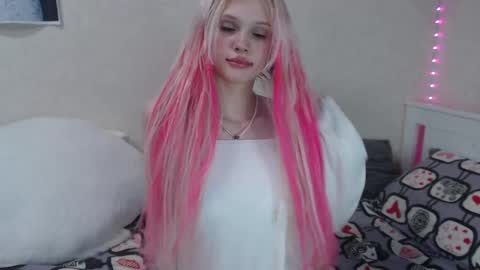 Emilia online show from February 2025 08:00:01 PM