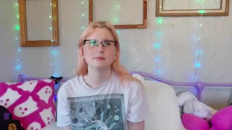 Snapshot of kunzitegoddess chatting on April 2026 06:10:01 PM Samantha online show from April 2026 06:10:01 PM