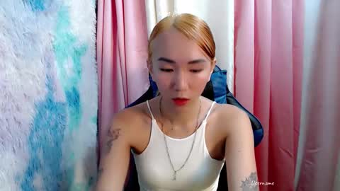 Snapshot of kweenie1026 chatting on May 2026 01:11:02 AM kweenie1026 online show from May 2026 01:11:02 AM