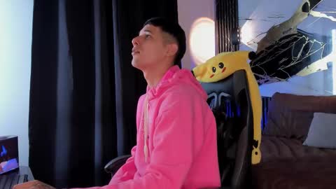 kylesmithx_ online show from December 2025 05:01:02 AM