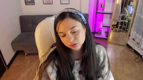 kylie online show from December 2025 01:28:02 PM