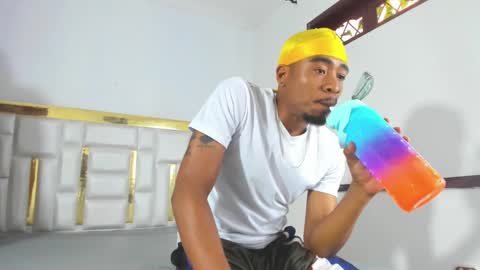 Snapshot of kylieandjhonny chatting on February 2025 06:37:01 PM Kaylie And Jhony online show from February 2025 06:37:01 PM