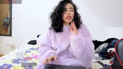 kyliemamihottie online show from October 2025 07:52:01 PM