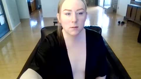 kylieredd online show from May 2026 09:53:01 PM