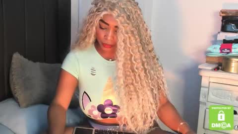 kylie white boobs online show from November 2025 07:04:02 PM