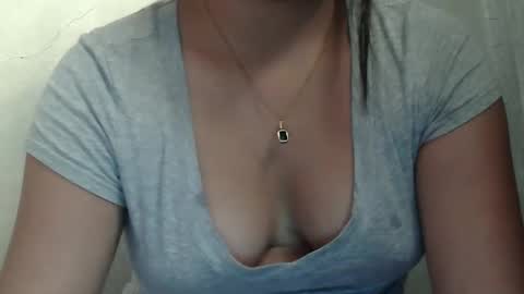 Snapshot of kyliexx98 chatting on March 2026 01:42:01 AM kylie online show from March 2026 01:42:01 AM